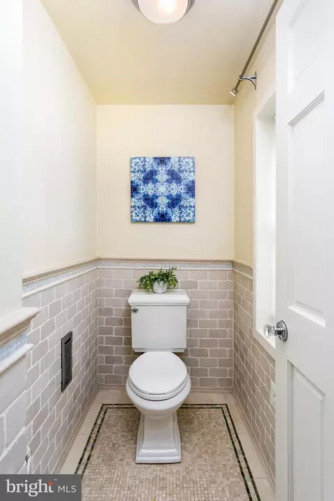 8 E Hamilton St, Baltimore, MD 21202 photo 12