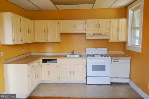 2801 Pelham Ave, Baltimore, MD 21213 photo 3