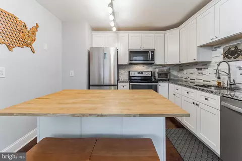 2412 E Fairmount Ave, Baltimore, MD 21224 photo 10
