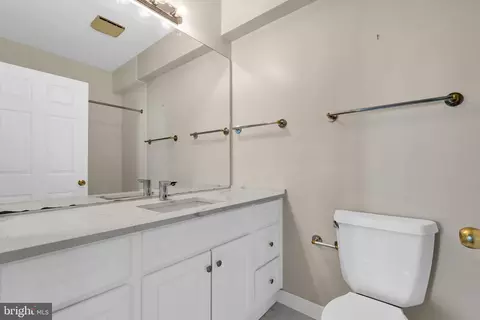 Bath - 100 Harborview Dr #1709, Baltimore, MD 21230 photo 1 of 3