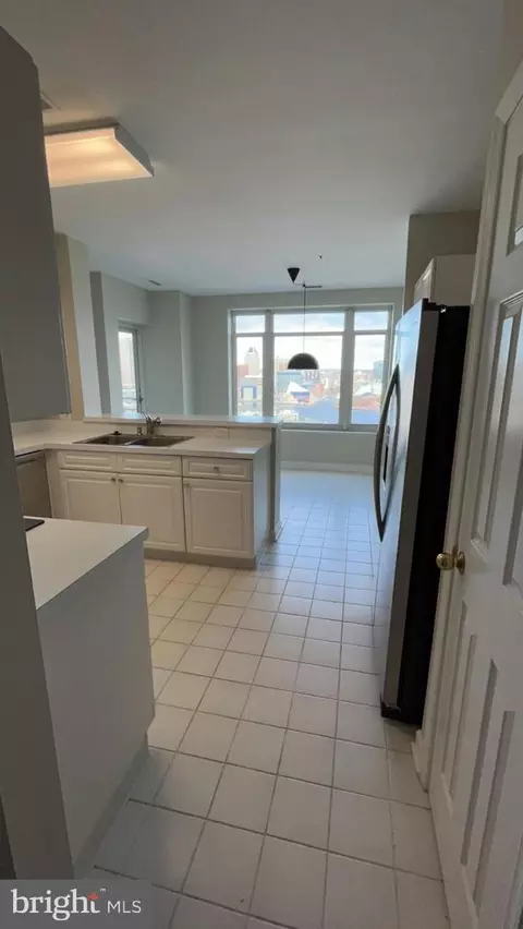 Kitchen - 100 Harborview Dr #1709, Baltimore, MD 21230 photo 5 of 5