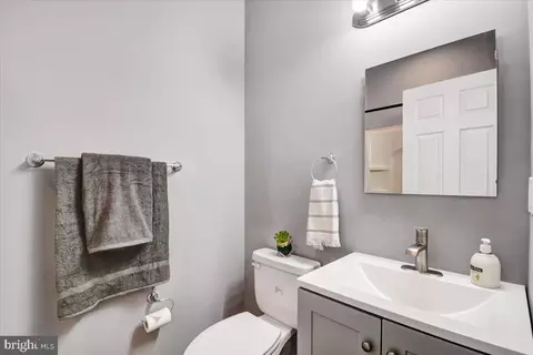 1426 E Lanvale St, Baltimore, MD 21213 photo 18