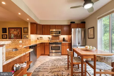 4336 Roland Spring Dr, Baltimore, MD 21210 photo 2