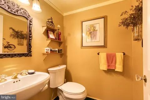 4336 Roland Spring Dr, Baltimore, MD 21210 photo 13
