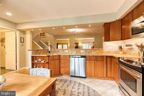 4336 Roland Spring Dr, Baltimore, MD 21210 photo 4