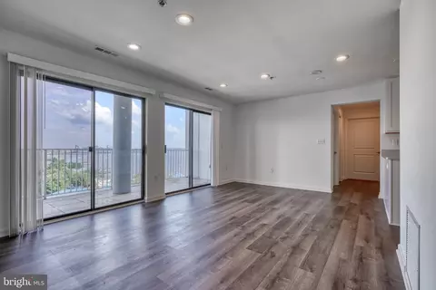 2702 Lighthouse Pt E #626, Baltimore, MD 21224