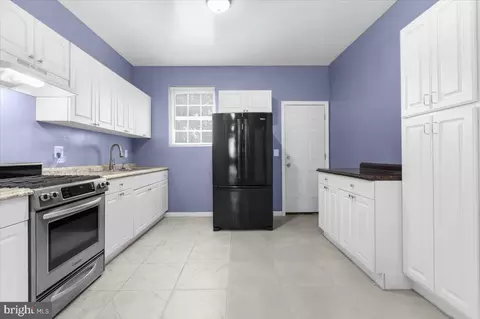 2407 E Oliver St, Baltimore, MD 21213 photo 9