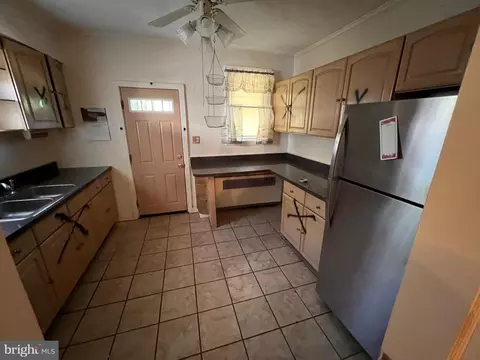 3920 Fairview Ave, Baltimore, MD 21216 photo 3