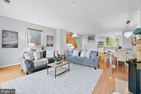 909 Covington St, Baltimore, MD 21230