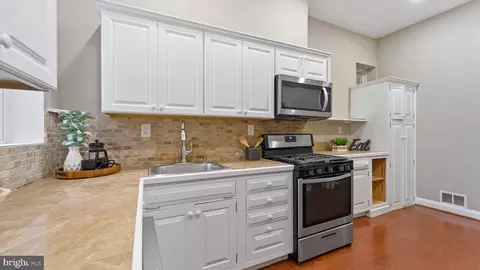 333 E 22nd St, Baltimore, MD 21218 photo 14