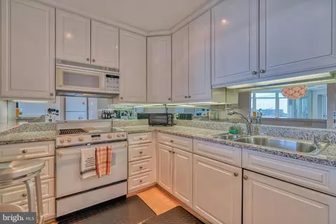 100 Harborview Dr #412, Baltimore, MD 21230 photo 13