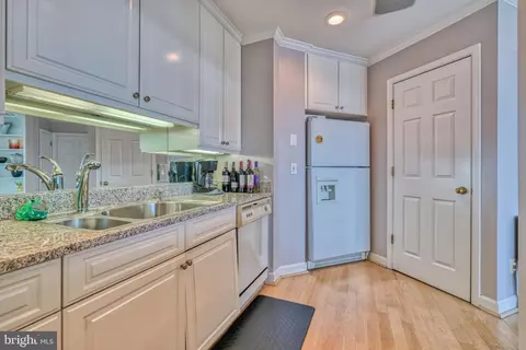 100 Harborview Dr #412, Baltimore, MD 21230 photo 14