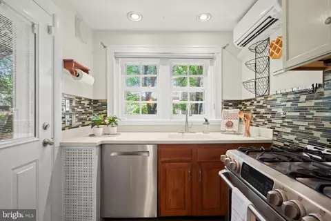 410 Bretton Pl, Baltimore, MD 21218 photo 14