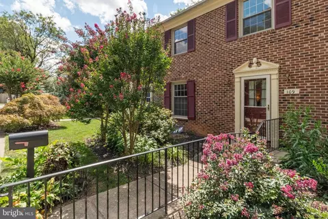 109 Fireside Cir, Baltimore, MD 21212