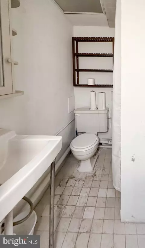 3851 Falls Rd, Baltimore, MD 21211 photo 4