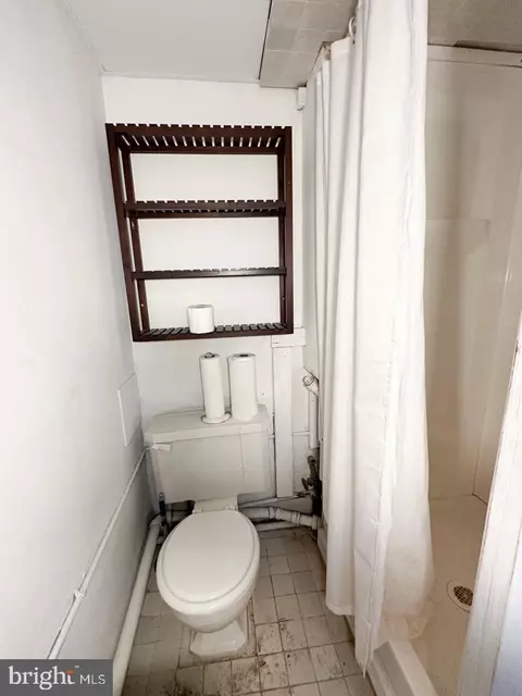 3851 Falls Rd, Baltimore, MD 21211 photo 5