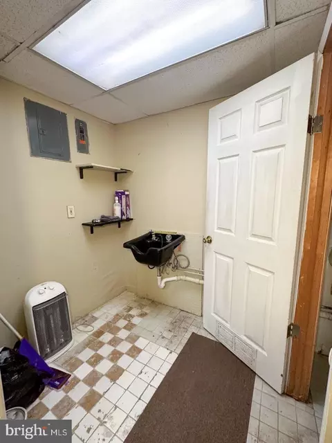 3851 Falls Rd, Baltimore, MD 21211 photo 3