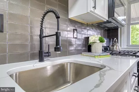 4353 Eldone Rd, Baltimore, MD 21229 photo 10