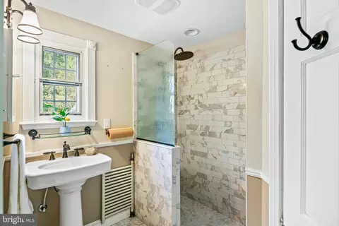 201 Ridgemede Rd, Baltimore, MD 21210 photo 24