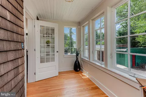 Entry Way - 731 Saint Johns Rd, Baltimore, MD 21210 photo 3 of 9