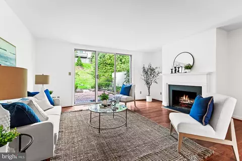 4 Palmer Green Ct, Baltimore, MD 21210