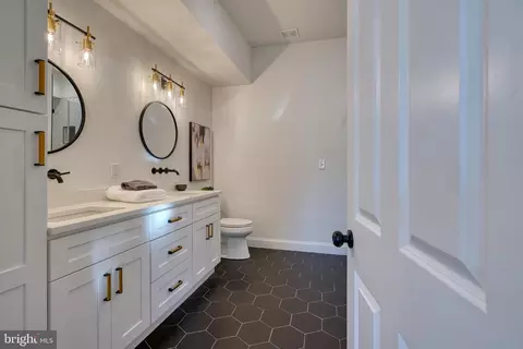 1128 Hull St, Baltimore, MD 21230 photo 48
