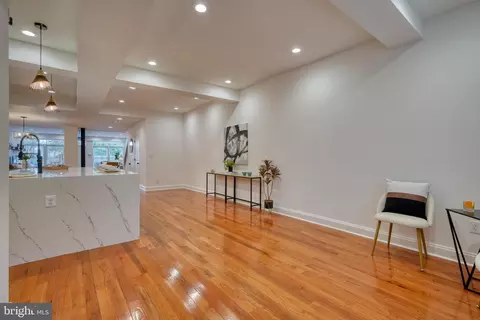 1128 Hull St, Baltimore, MD 21230 photo 41