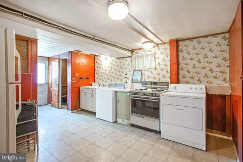 3677 Hineline Rd, Baltimore, MD 21229 photo 20