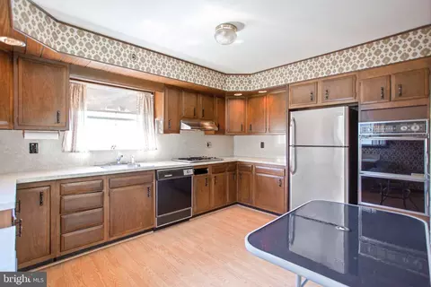 3677 Hineline Rd, Baltimore, MD 21229 photo 8