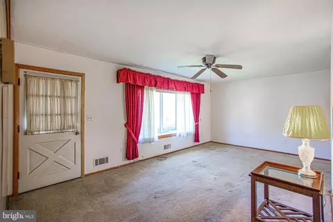 3677 Hineline Rd, Baltimore, MD 21229 photo 4