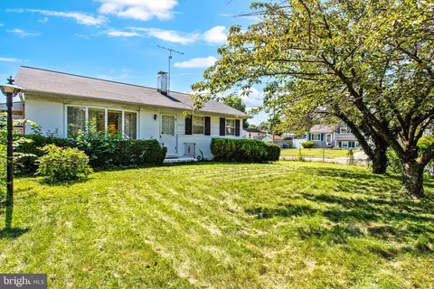 3677 Hineline Rd, Baltimore, MD 21229 photo 2