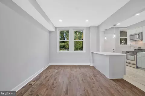 Bath - 308 N Monastery Ave, Baltimore, MD 21229 photo 1 of 7