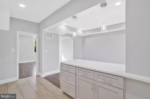 Bath - 308 N Monastery Ave, Baltimore, MD 21229 photo 3 of 7