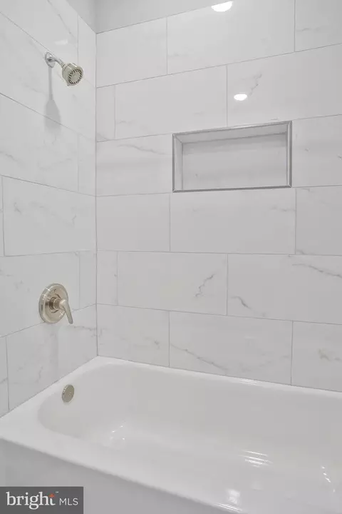 Bath - 308 N Monastery Ave, Baltimore, MD 21229 photo 6 of 7