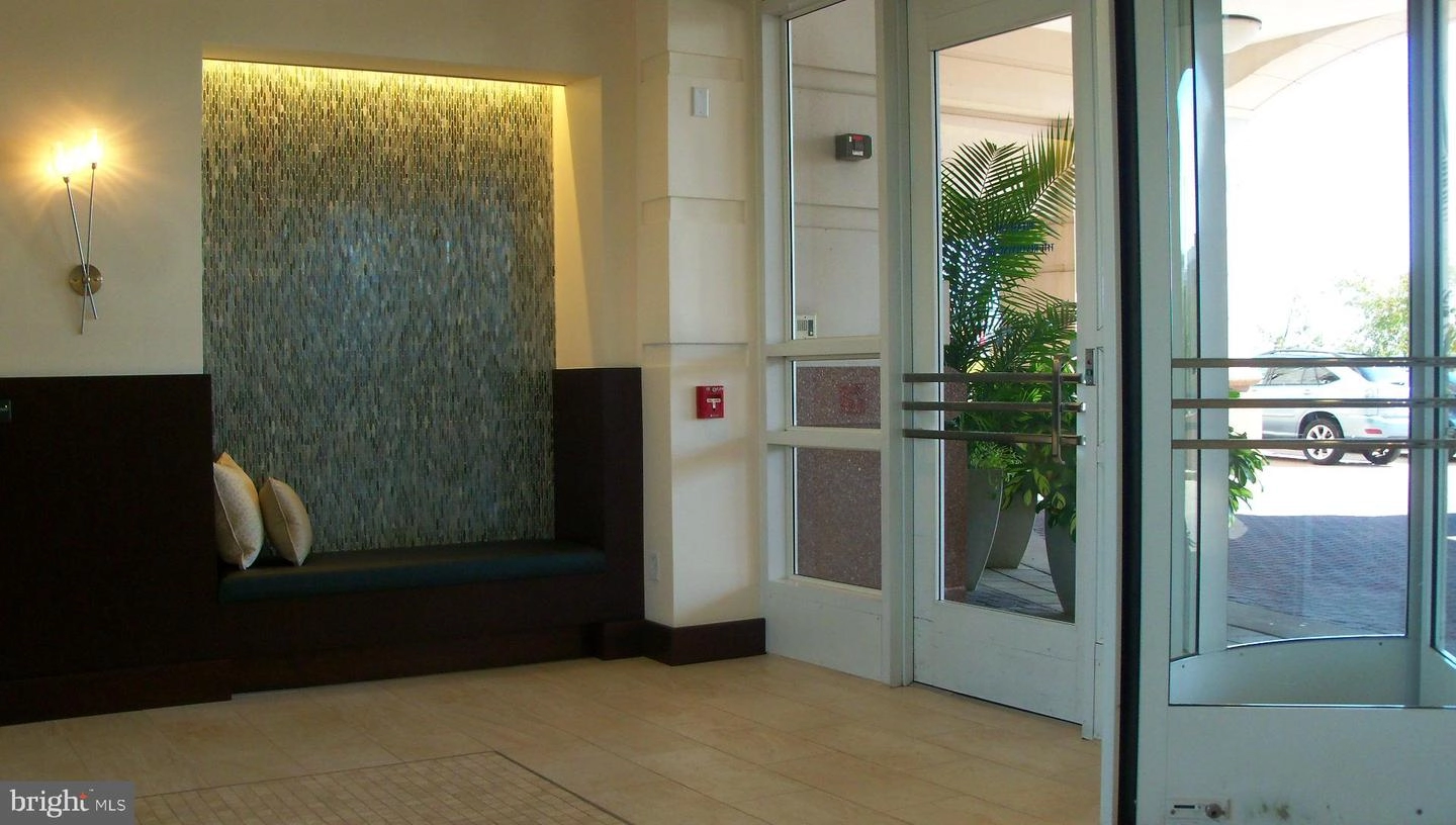 100 Harborview Dr #607, Baltimore, MD 21230 photo 3