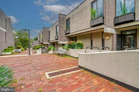 2215 Foxbane Sq, Baltimore, MD 21209