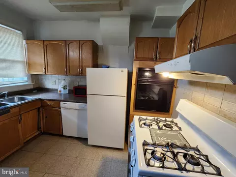 919 Appleton St, Baltimore, MD 21217 photo 4