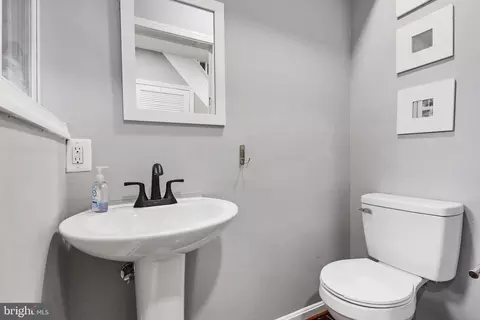 1709 Lancaster St, Baltimore, MD 21231 photo 8