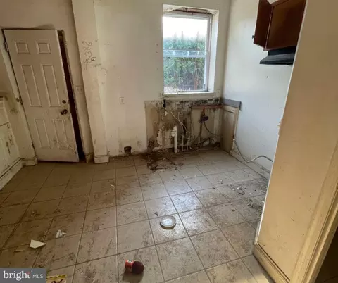 331 S Mount St, Baltimore, MD 21223 photo 3