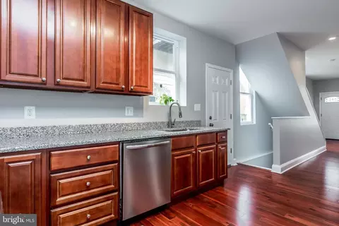 423 Scott St, Baltimore, MD 21230 photo 3