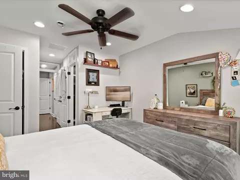 2421 Fleet St, Baltimore, MD 21224 photo 21