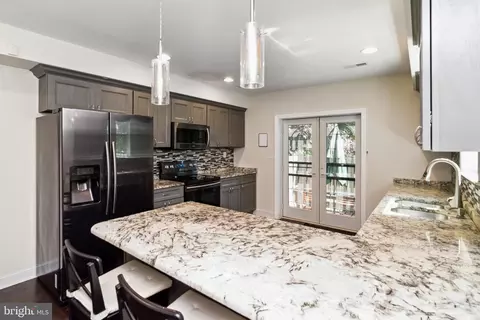 103 Scott St, Baltimore, MD 21201 photo 4