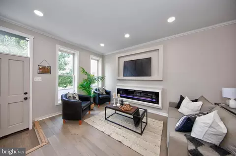 2416 E Chase St, Baltimore, MD 21213 photo 6