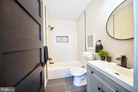 2416 E Chase St, Baltimore, MD 21213 photo 28