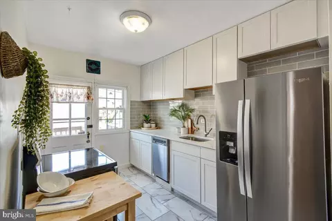 1646 Roundhill Rd, Baltimore, MD 21218 photo 9
