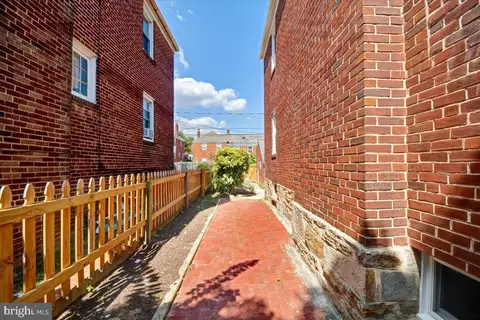 1646 Roundhill Rd, Baltimore, MD 21218 photo 21