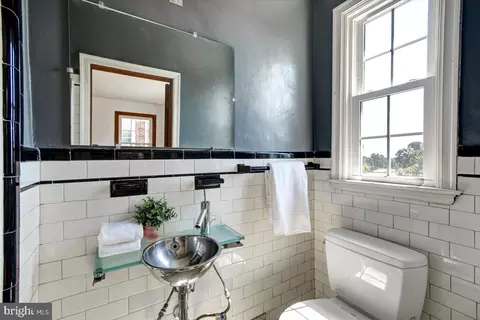 1646 Roundhill Rd, Baltimore, MD 21218 photo 14