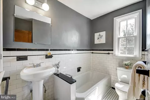 1646 Roundhill Rd, Baltimore, MD 21218 photo 16