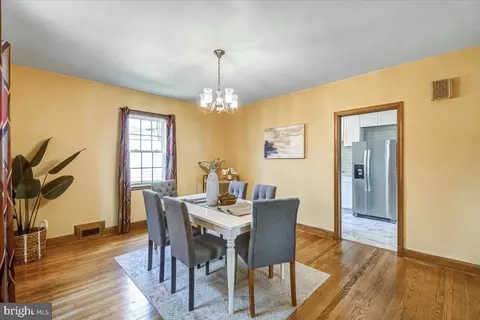 1646 Roundhill Rd, Baltimore, MD 21218 photo 6