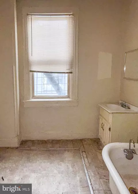 319 E 22nd St, Baltimore, MD 21218 photo 49